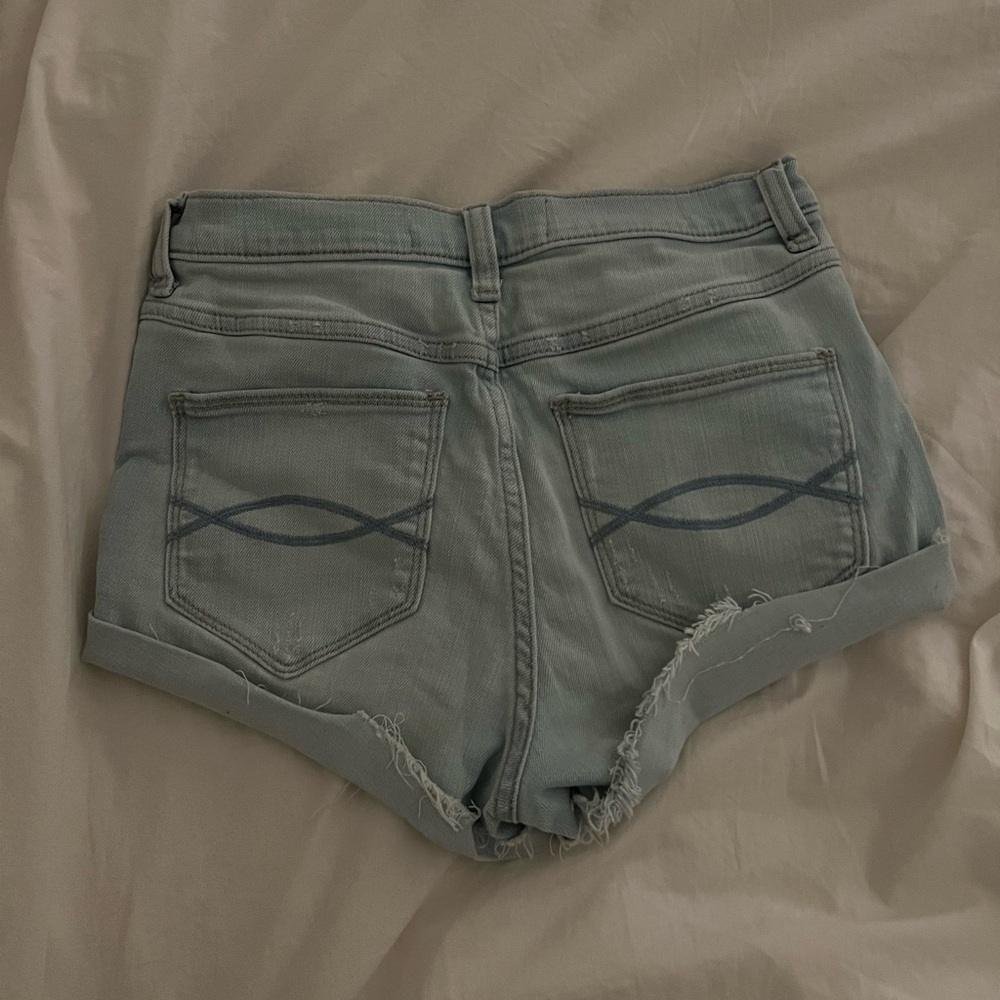 Abercrombie & Fitch High Rise Short - Picture 2 of 3